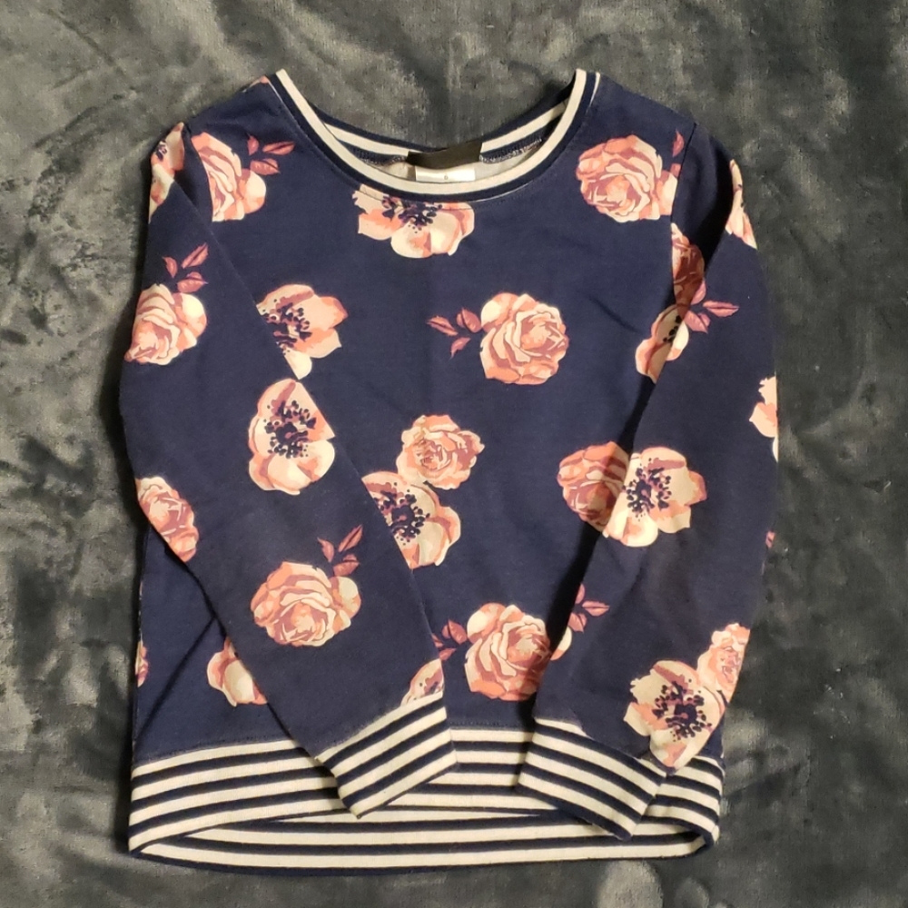 Long sleeve flower shirt.